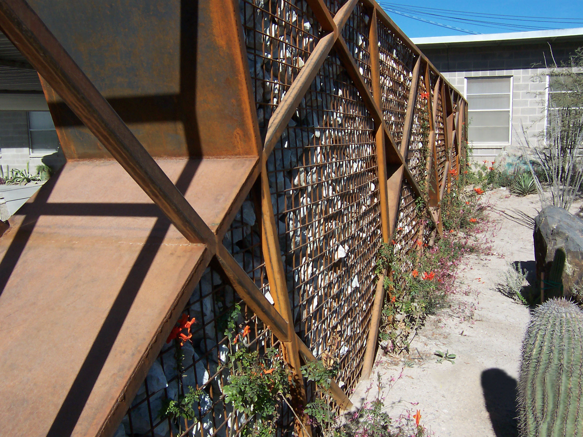 Metal Art Stone/Cage Wall